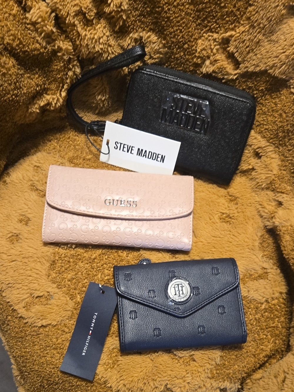 BUNDLE" STEVE MADDEN, GUESS & TOMMY WALLETS
